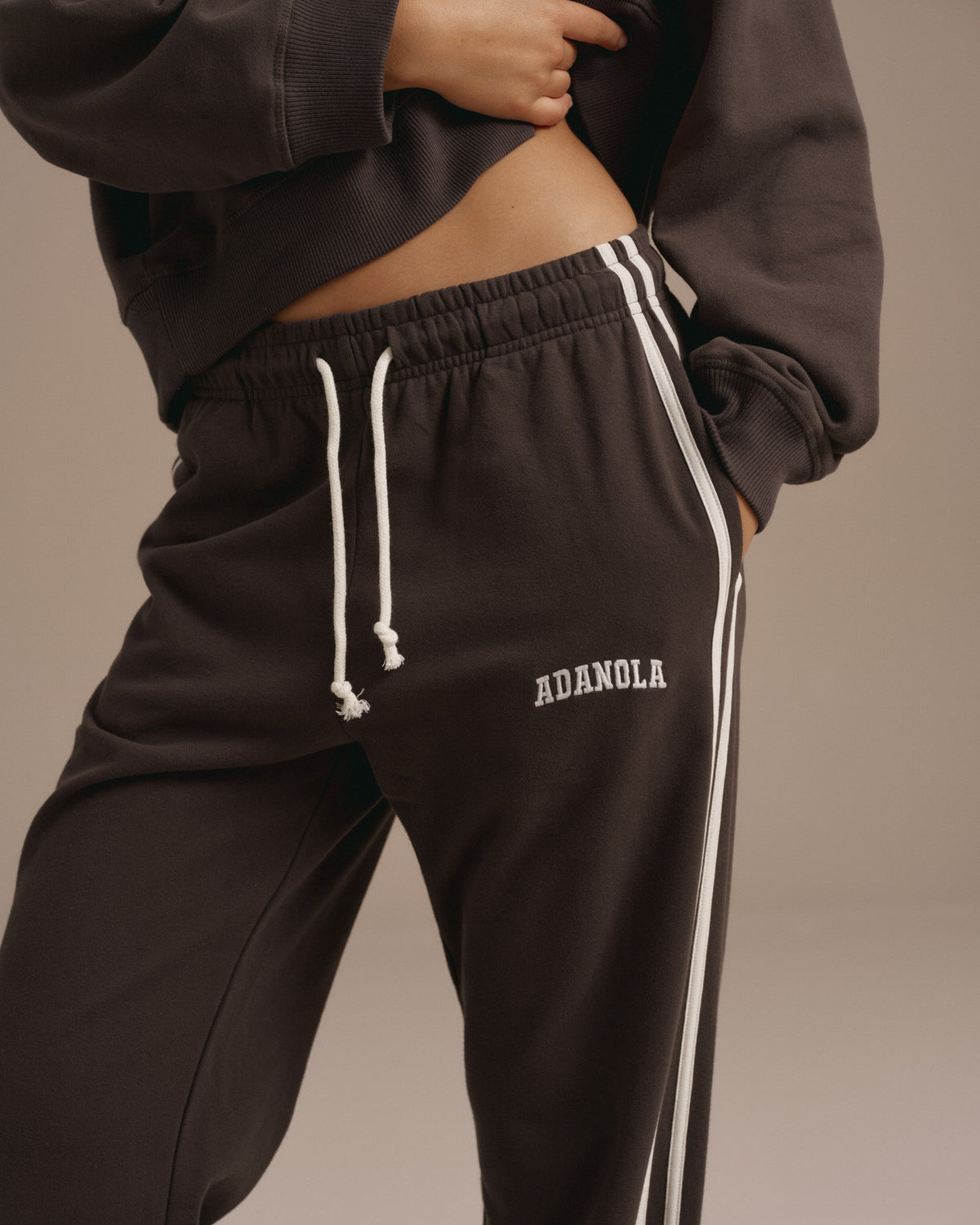 Loose Fit Straight Leg Sweatpants - Coffee Bean